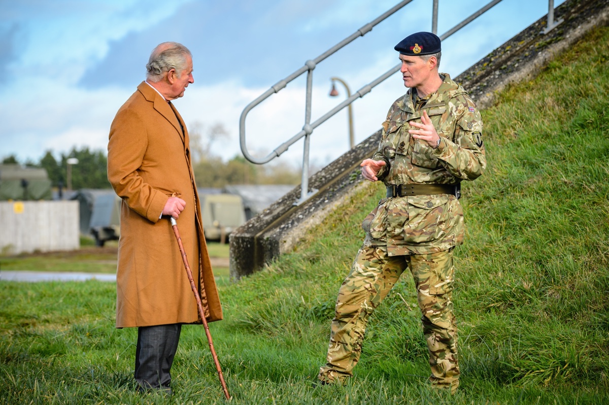 201113-hrh-the-prince-of-wales-visits-ex-lole-20-raf-fairford-ps-016-KHRMm1.jpg